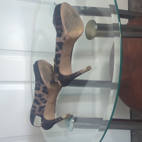 Size 9M GUESS Leopard Stiletto Heels with Platform - Picture 5 of 5